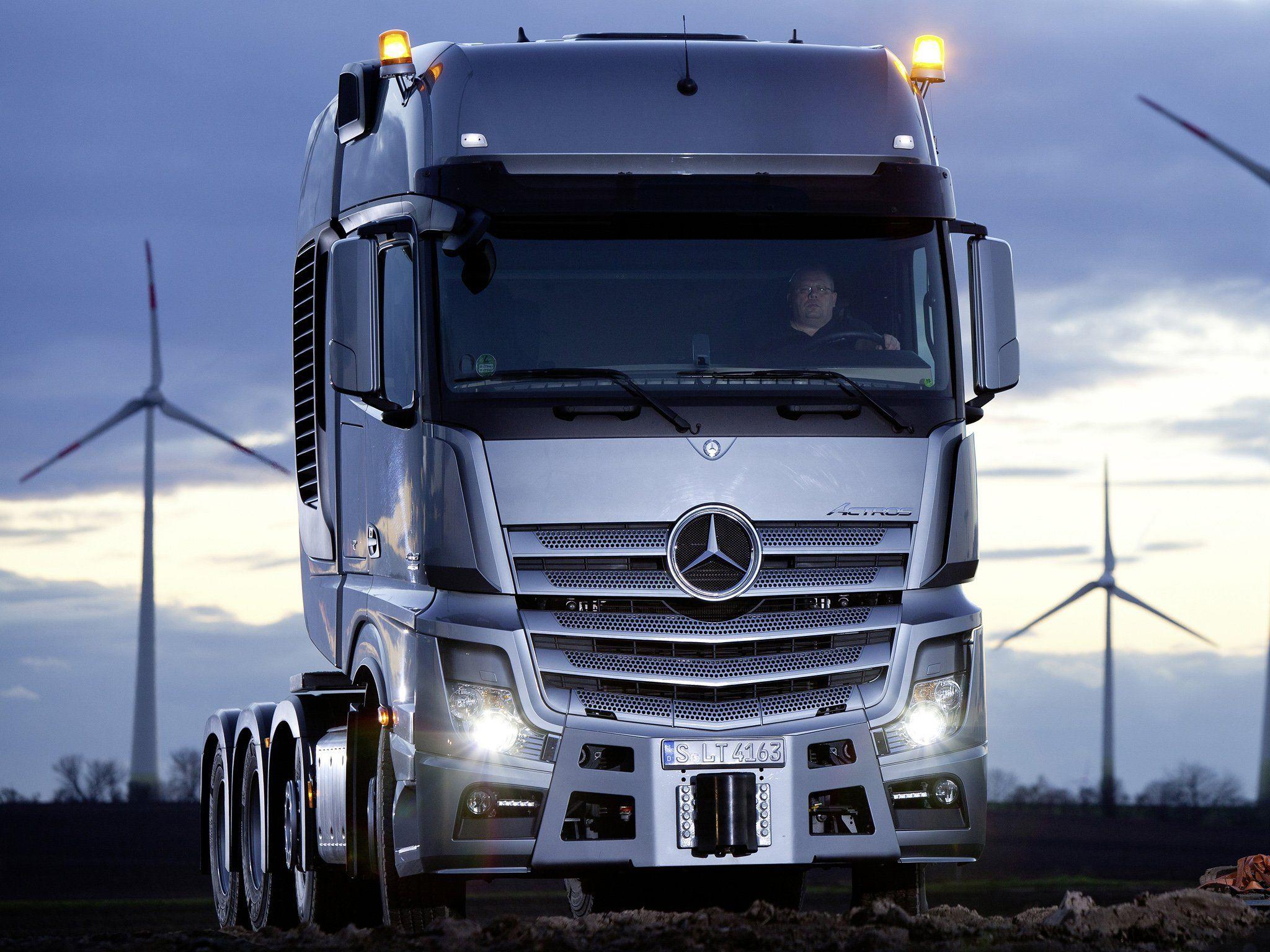 2048x1536 Mercedes Actros Wallpaper
