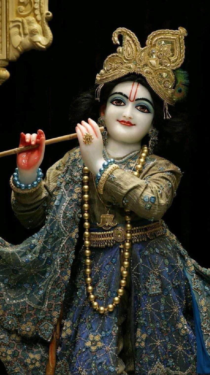 852x1515 Krishna