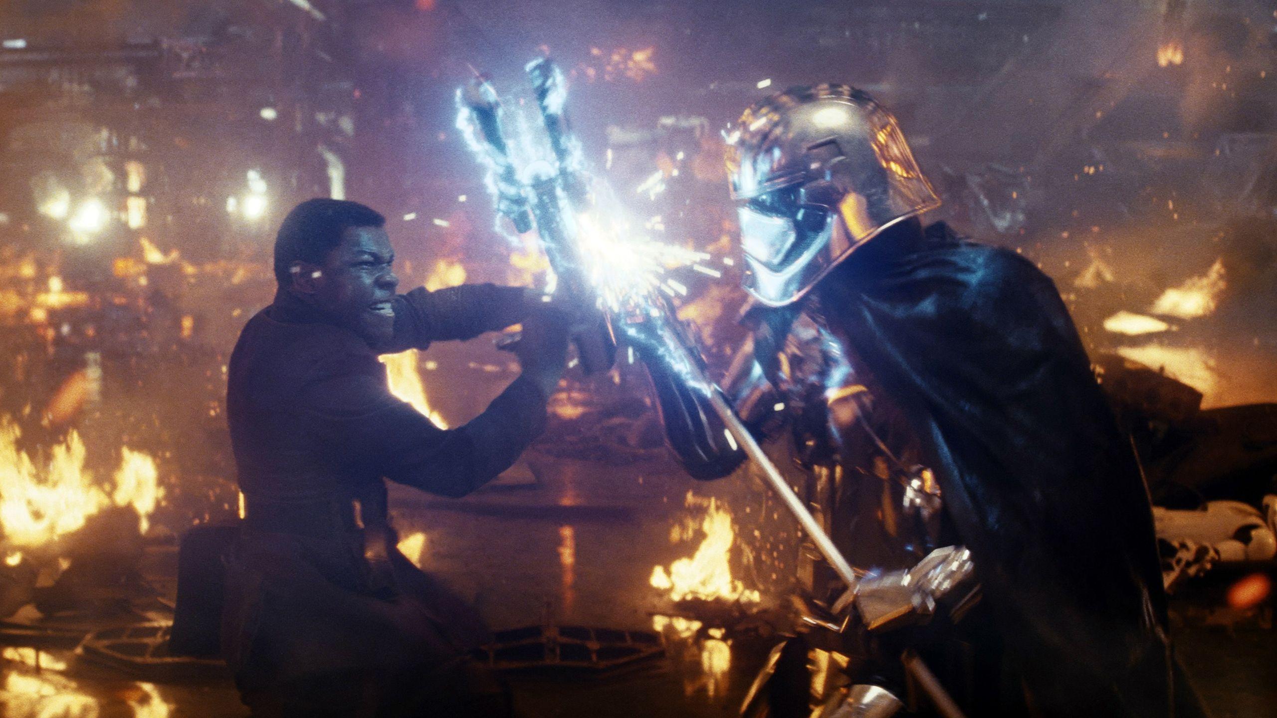 2560x1440 Finn Vs Captain Phasma Wallpaper