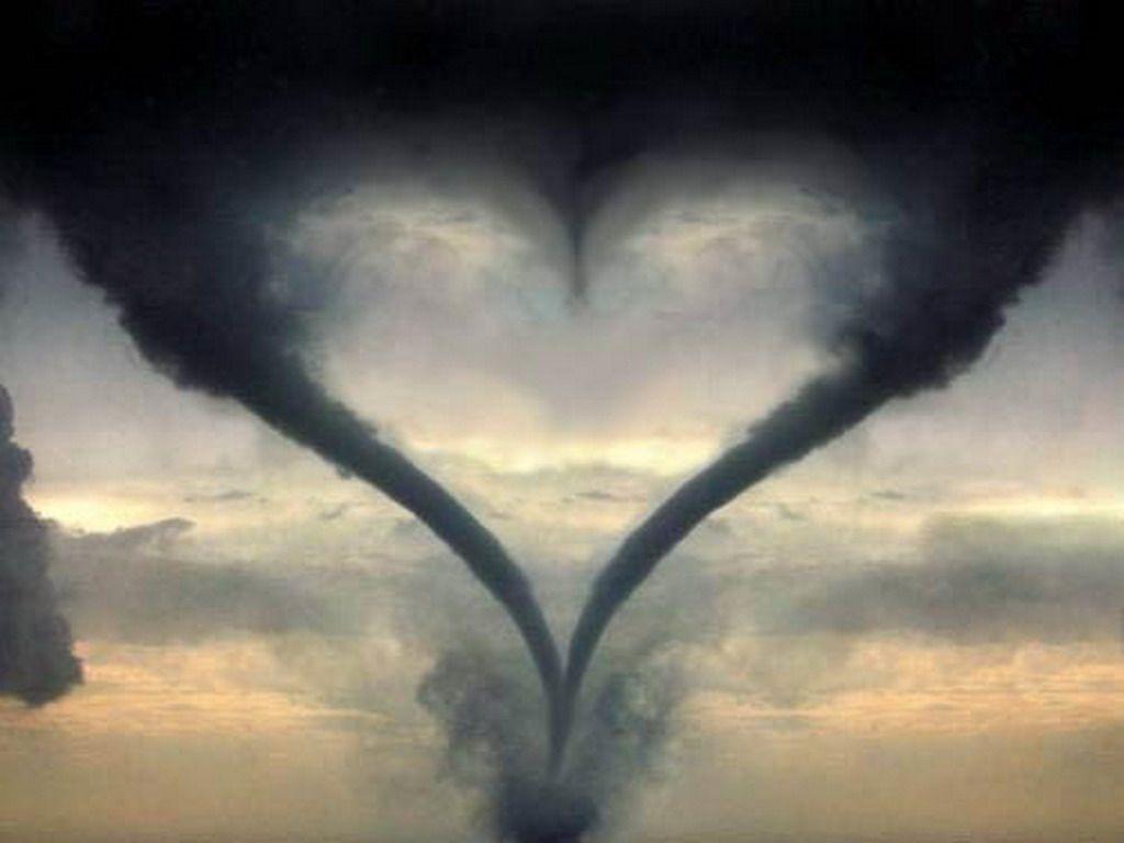 1024x768 Tornadoes Wallpaper
