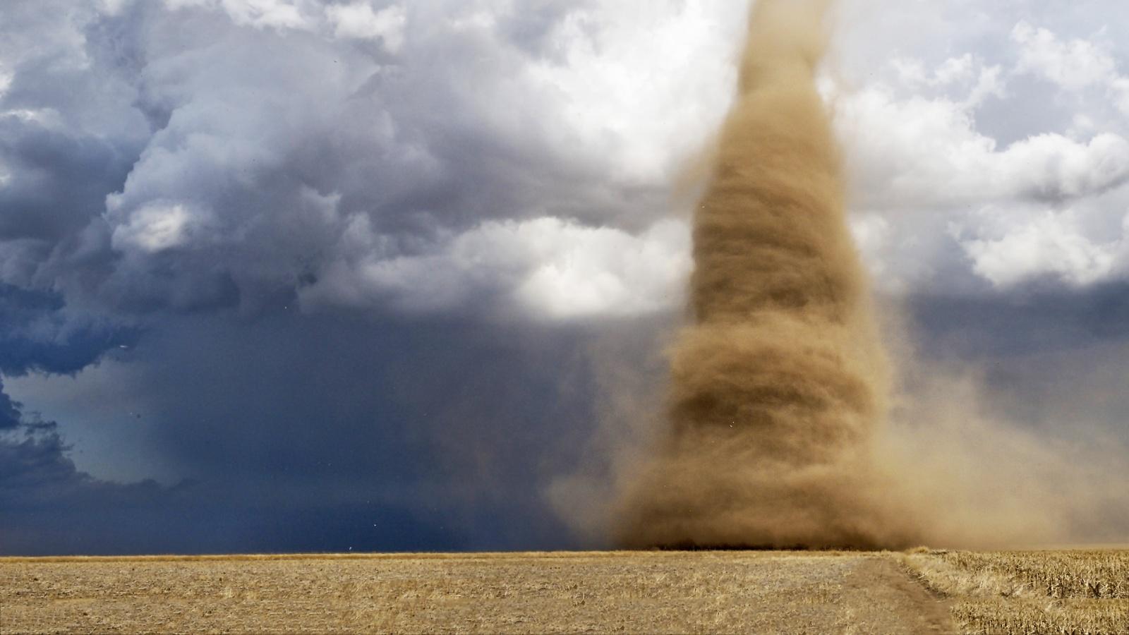 1600x900 Tornado Wallpaper