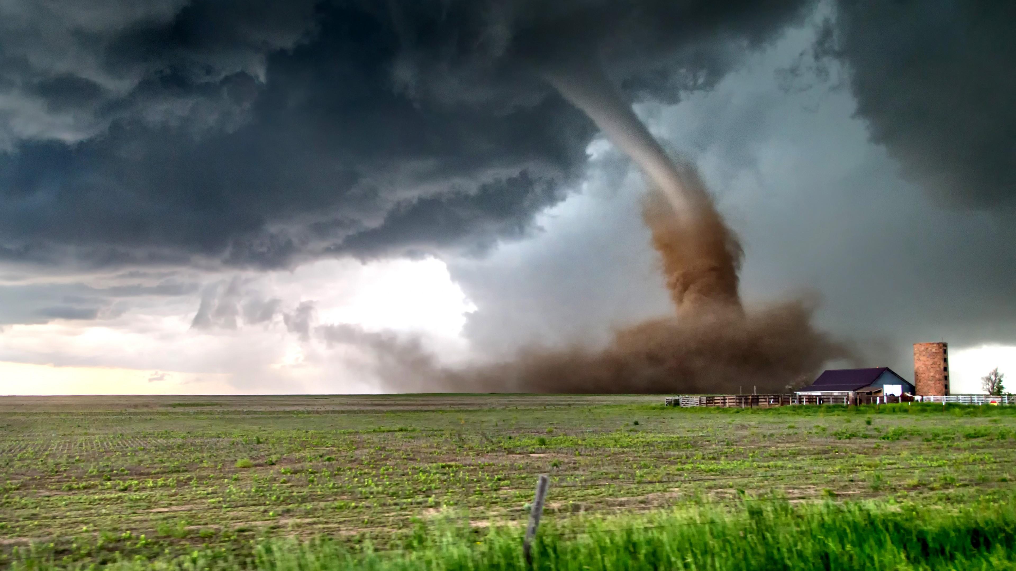 3840x2160 Tornado Desktop Wallpaper 04698