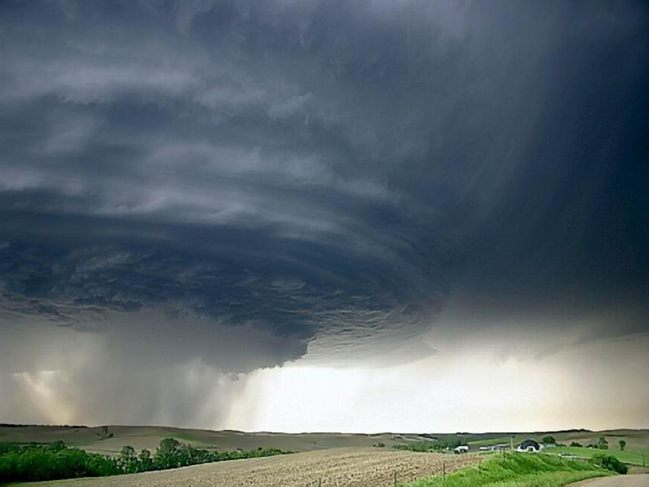 1280x960 Tornado Forming 1