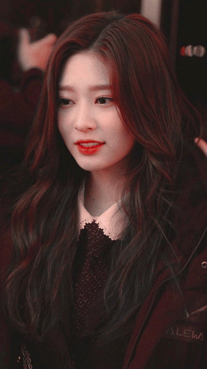 720x1280 Kim Minjoo Wallpaper