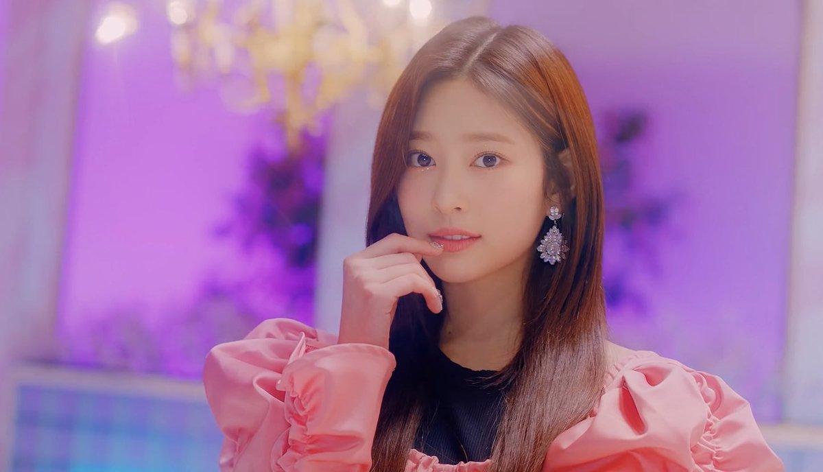 1200x688 kim minju pics