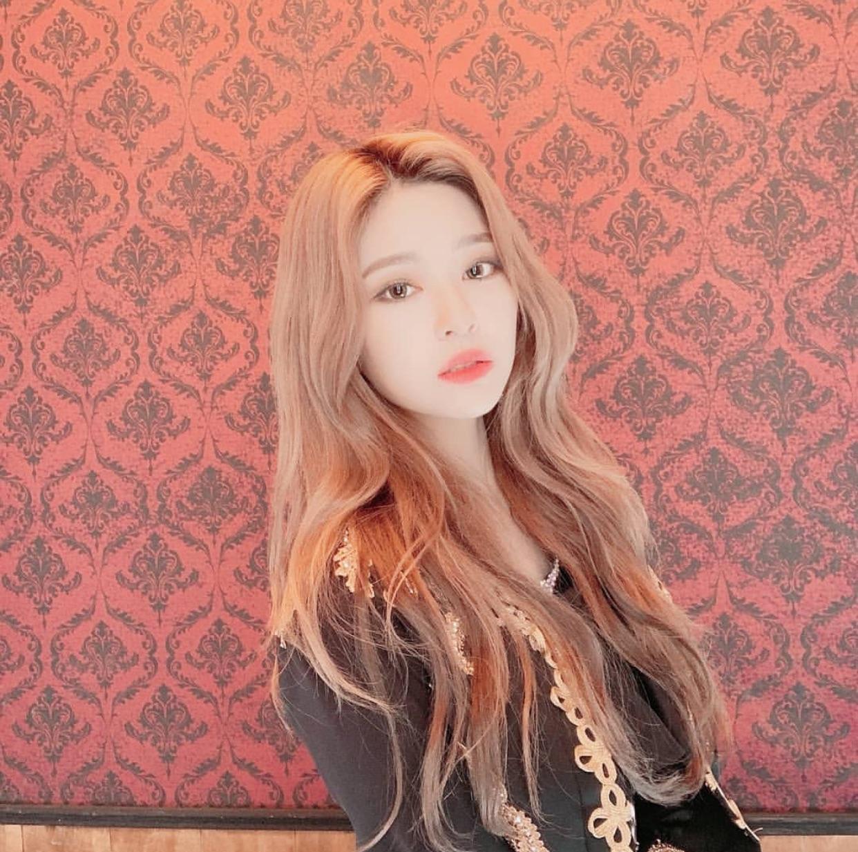 1242x1233 image about kim minjoo(minju)/민주♡. See more about izone, minju and kpop
