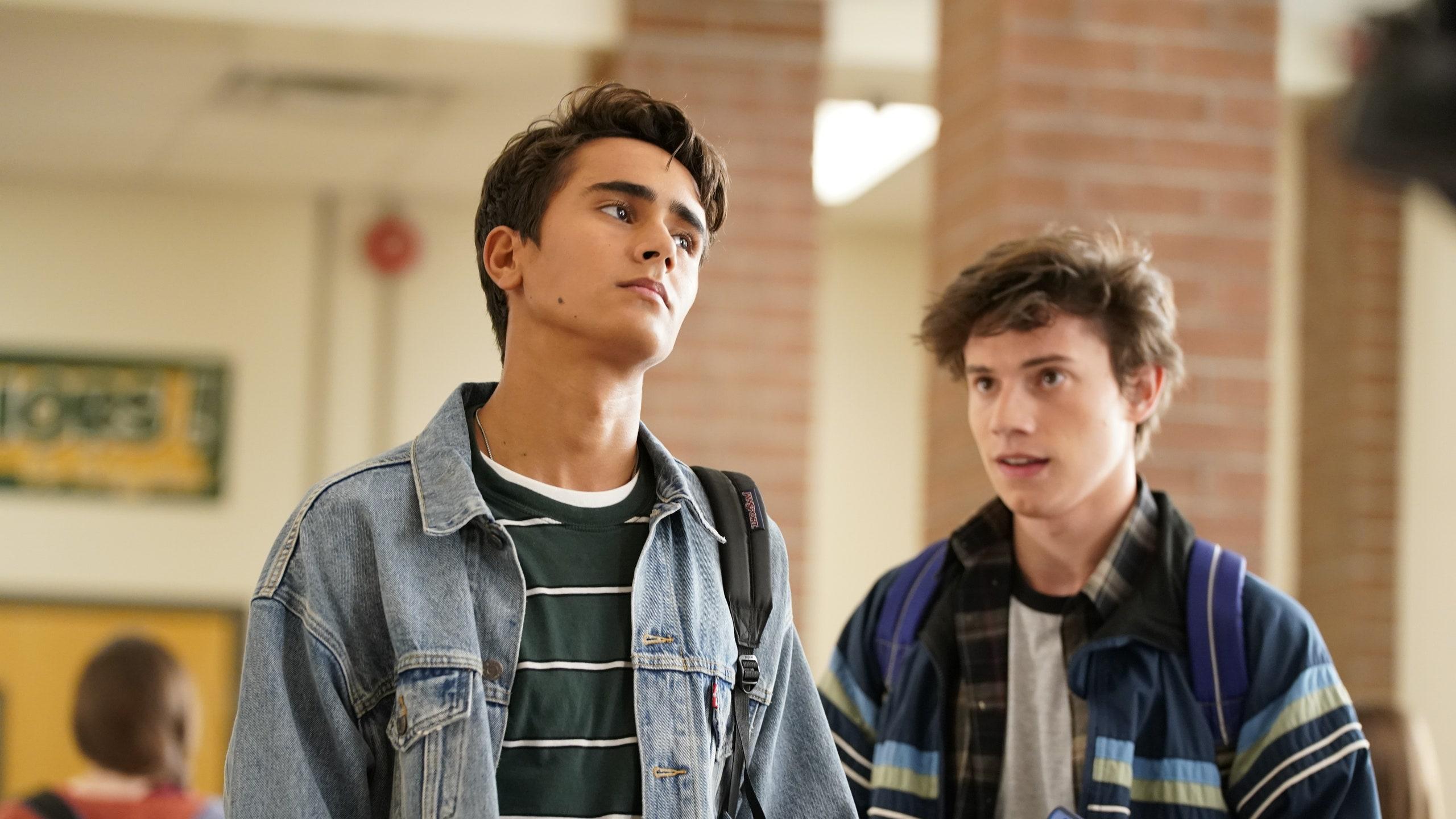 2560x1440 Love, Simon Spinoff Series Love, Victor Releases Sneak Peek Coffee Shop Scene
