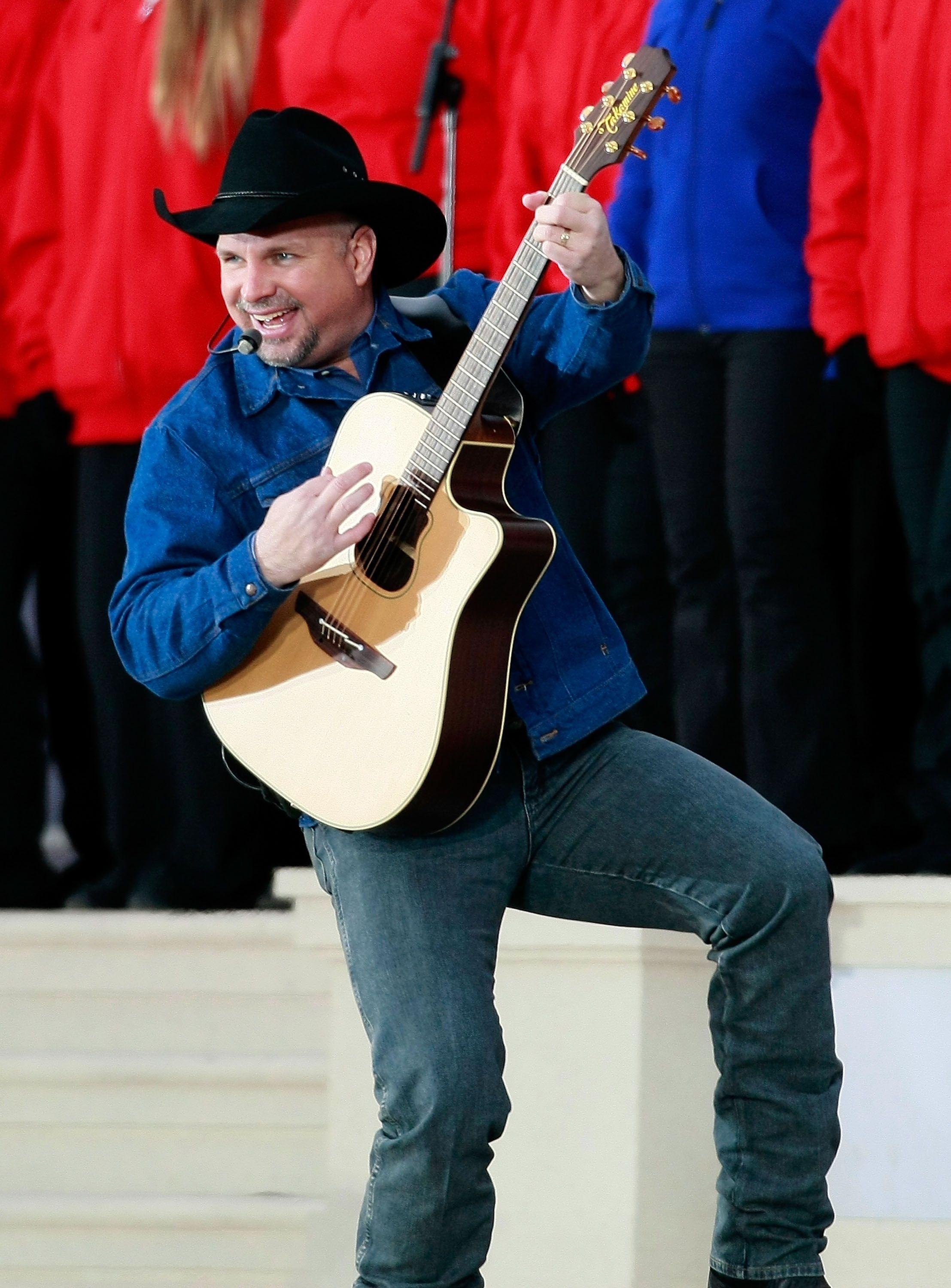 2215x3000 Garth Brooks Wallpaper