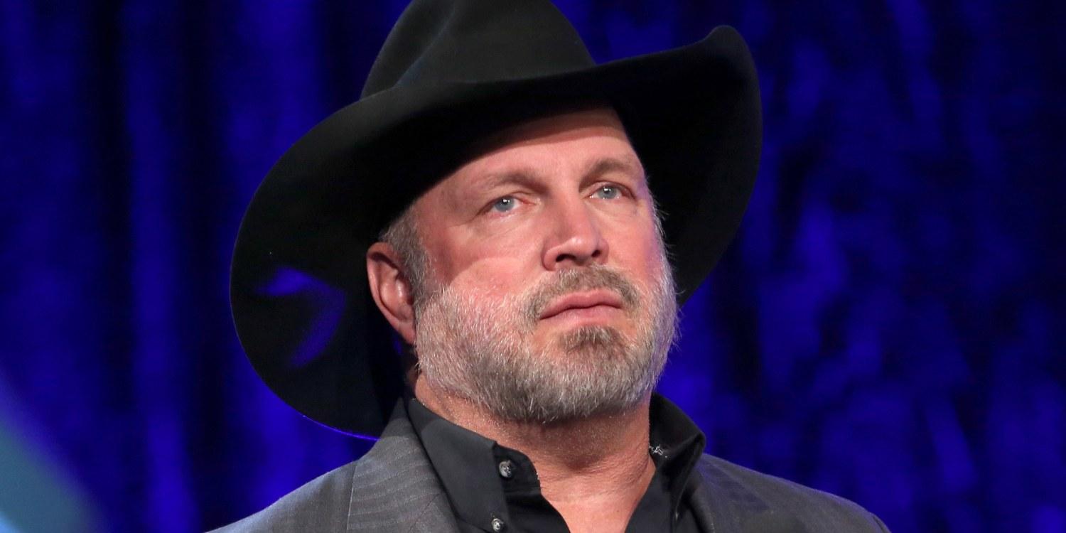 1500x750 Garth Brooks opens up on injuring his hand in farm accident