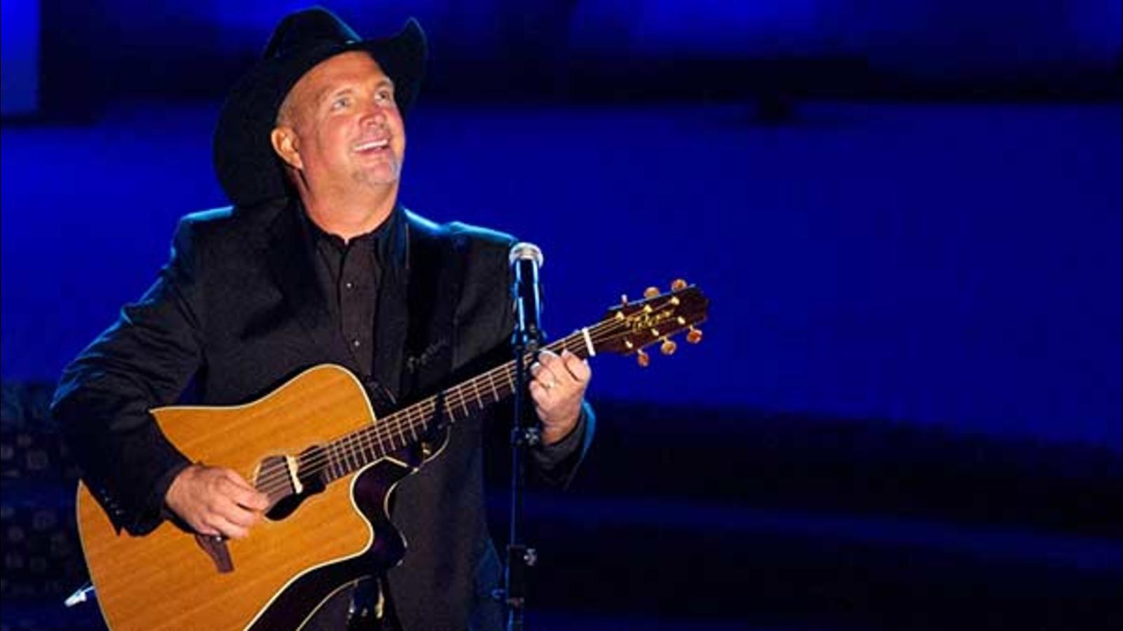 1600x900 Garth Brooks gives away guitar to fan with cancer at concert