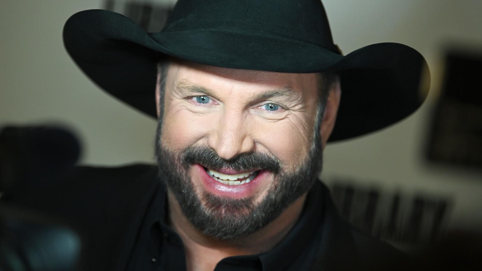 1600x900 Stars Who Can't Stand Garth Brooks