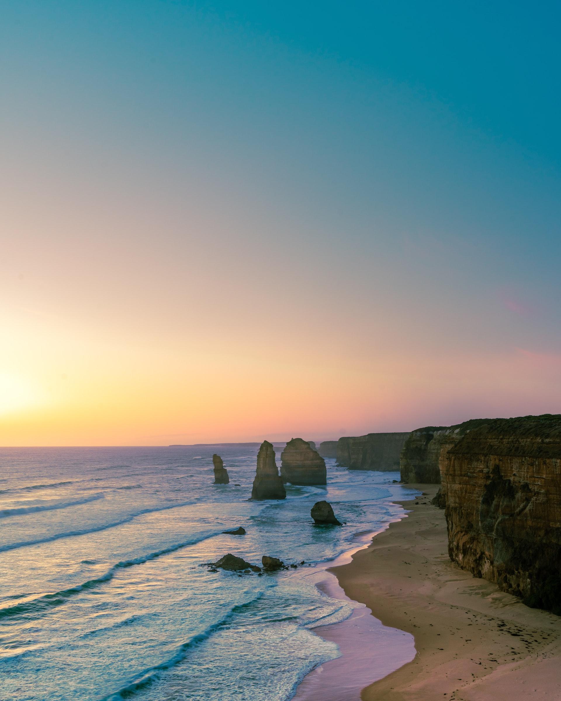 1920x2400 Waiting for the autumn sun to set along the great ocean road on a cloudless sky was amazing [1920*1080]
