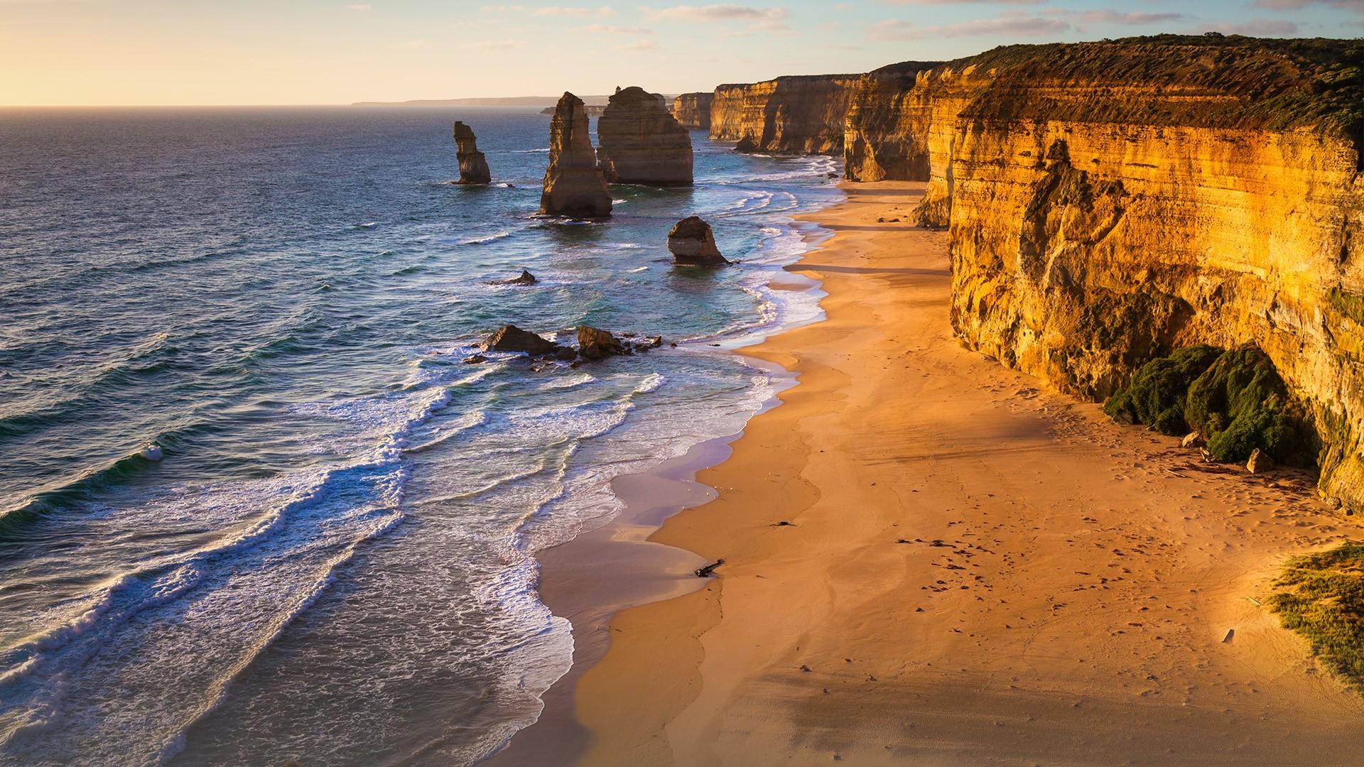 1920x1080 Sunset view at coast of Twelve Apostles by Great Ocean Road, Port Campbell National Park, Australia. Windows 10 Spotlight Image