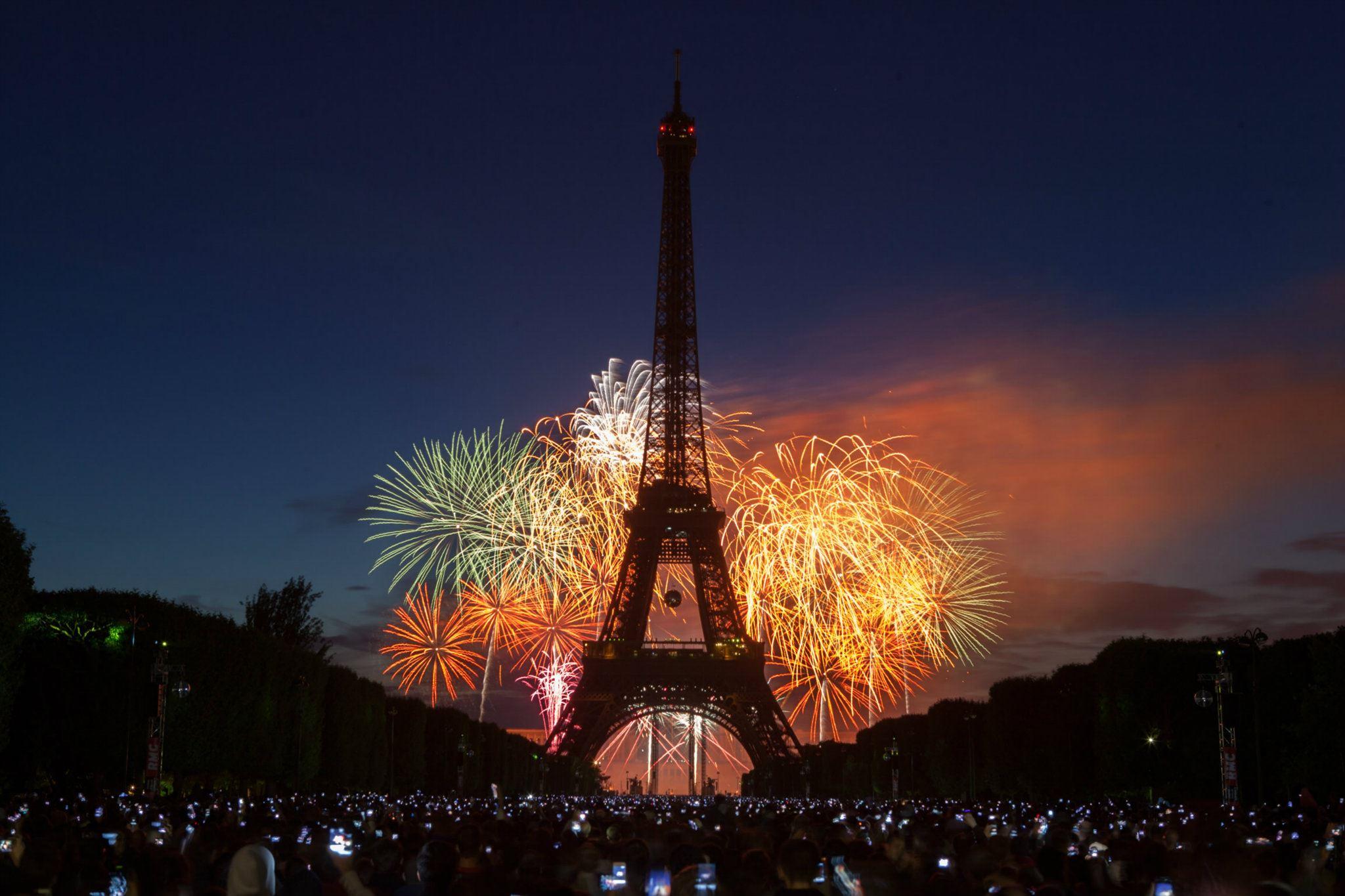 2048x1365 Bastille Day Wallpaper