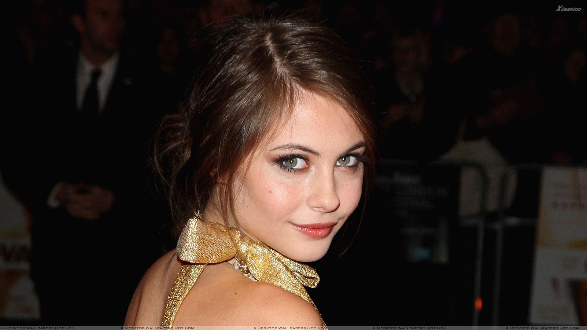 1920x1080 Willa Holland Looking At Camera Cute Face Closuep At Genova Premiere Wallpaper