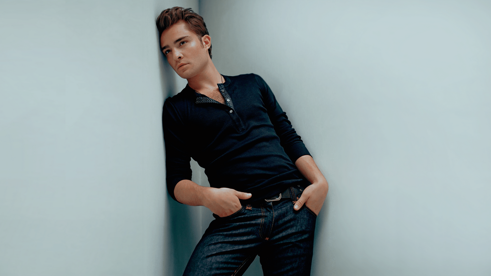 1600x900 yeah right.like blair would choose dan over this. Ed westwick, Ed westwick wallpaper, Chuck bass