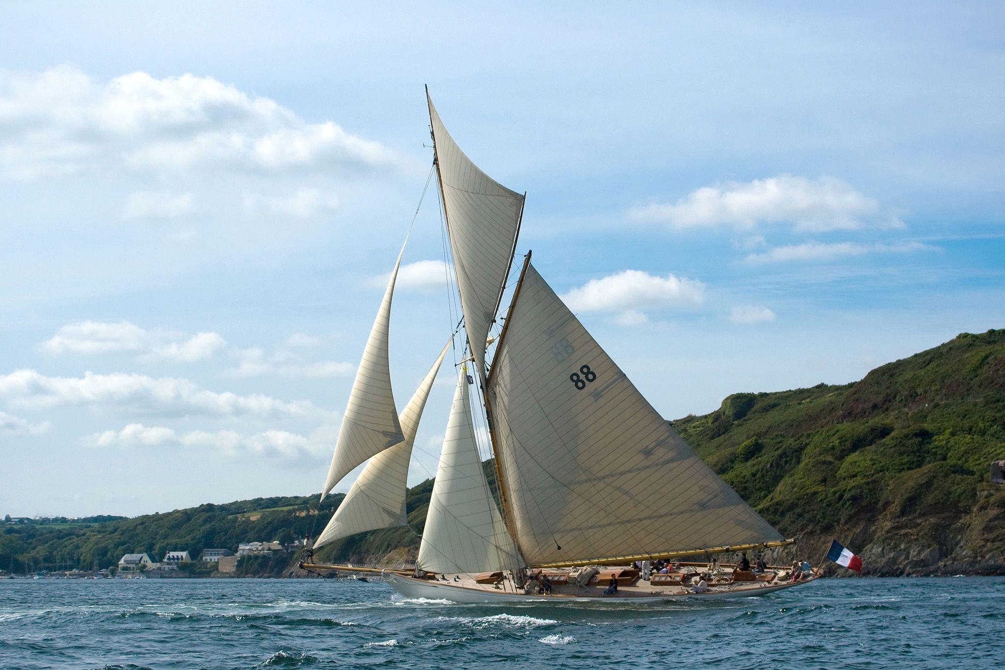2048x1366 Free Fine Sailing Yacht Image Yacht High Resolution