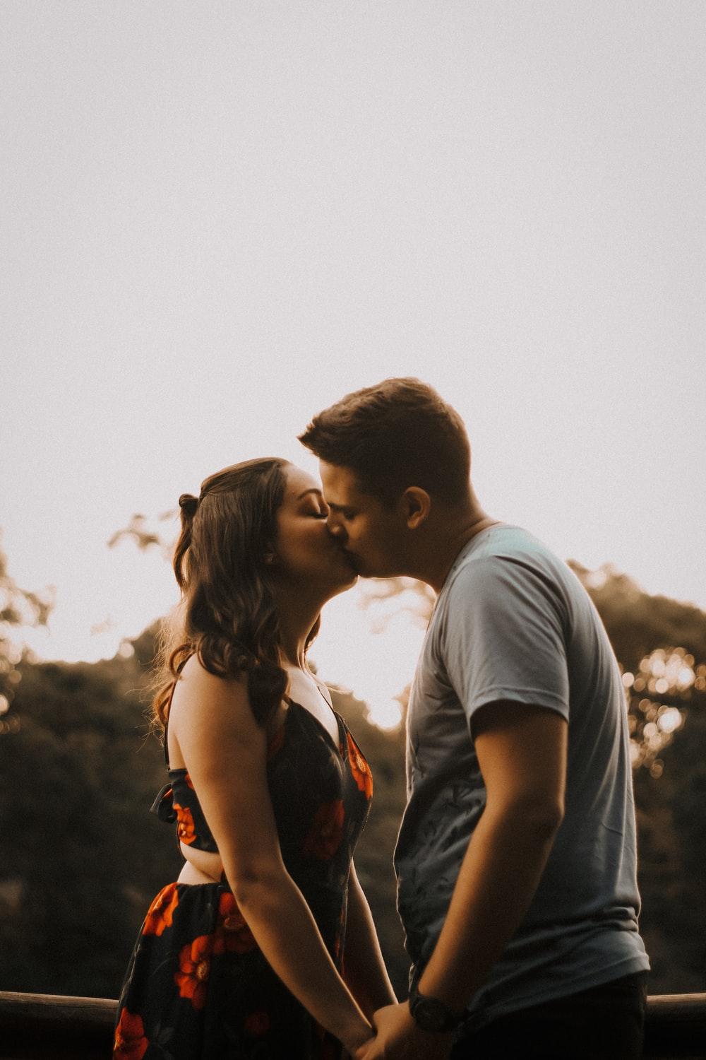 1000x1500 Kissing Picture. Download Free Image