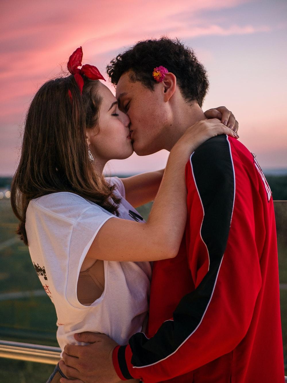 1000x1332 Kissing Picture. Download Free Image