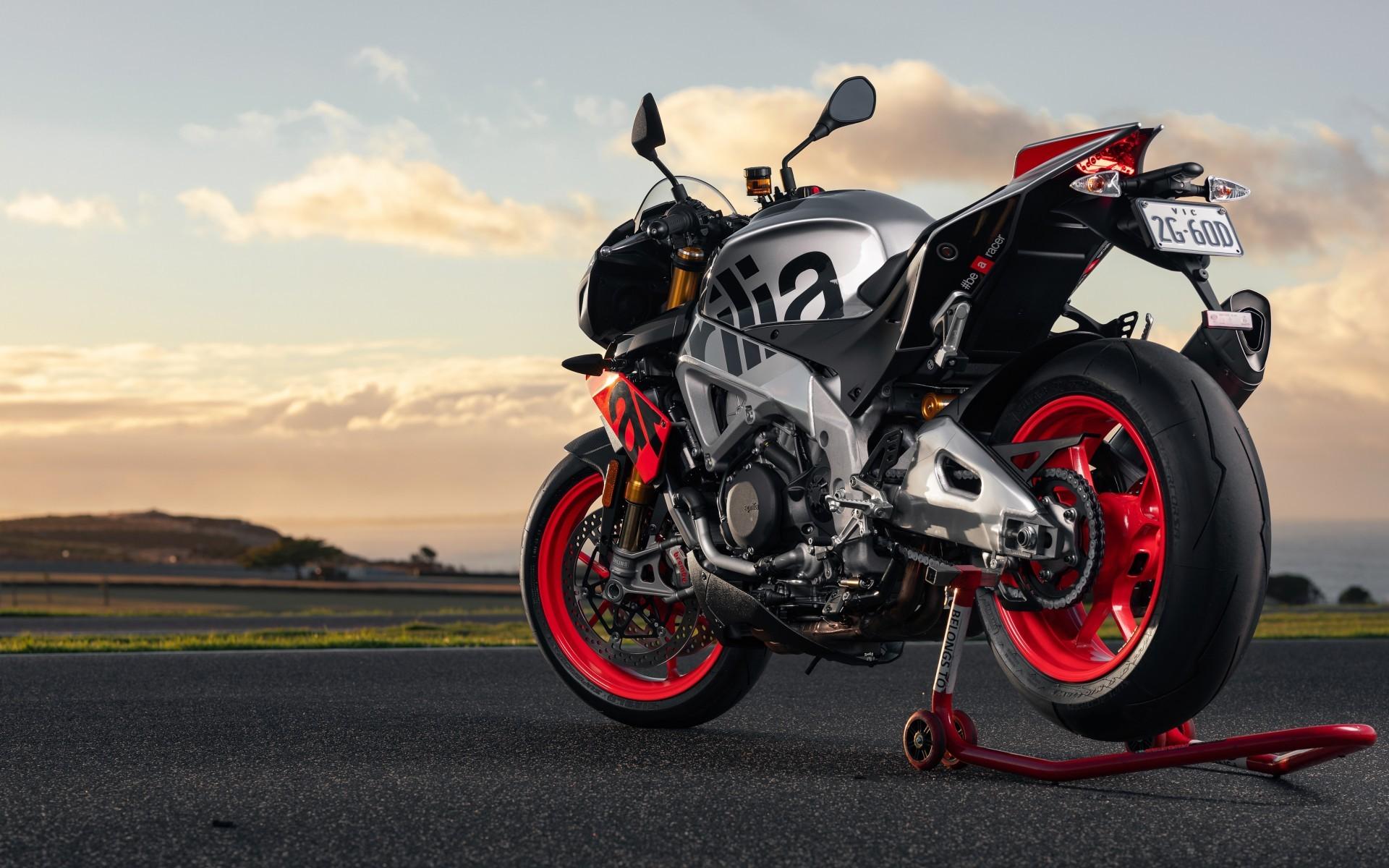 1920x1200 Download 1920x1200 Aprilia Tuono V4 Factory Sport Motorcycle, Side View Wallpaper for MacBook Pro 17 inch