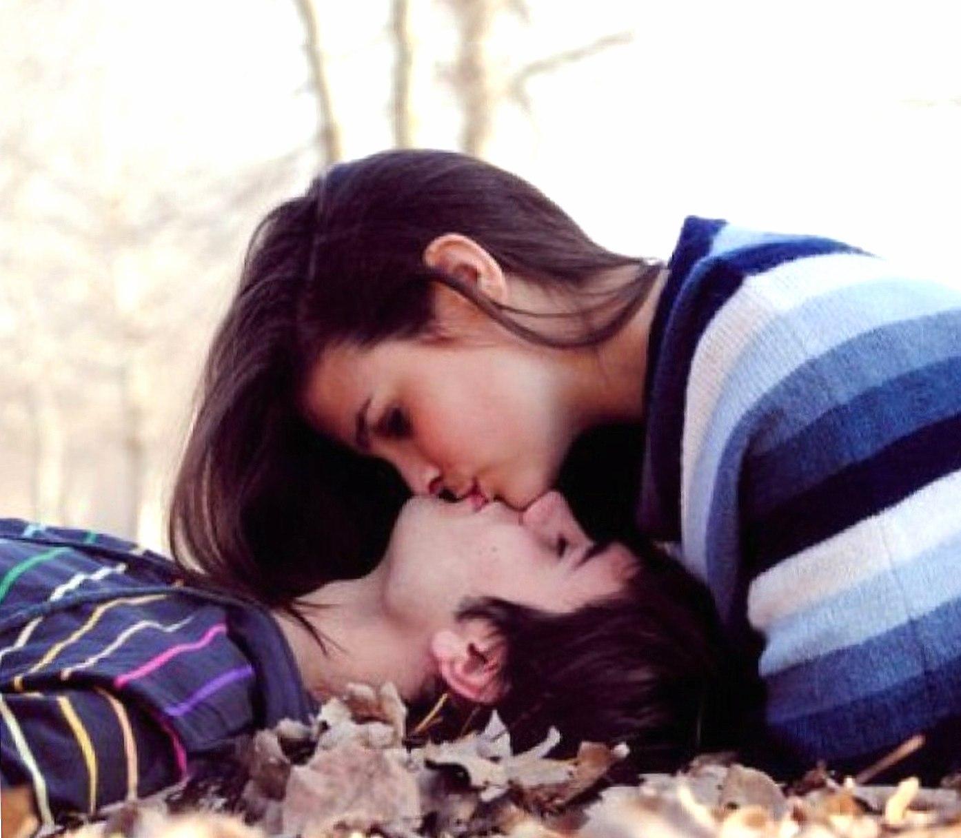 1394x1216 Kissing Couple Wallpaper HD Download