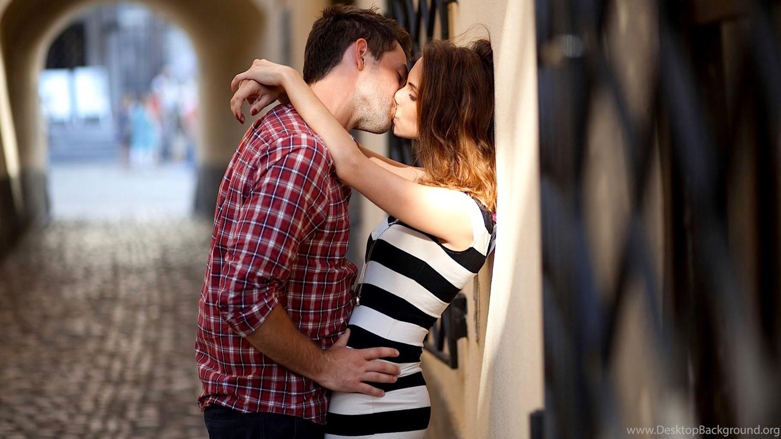 1600x900 Romantic Couple Kissing Wallpaper Desktop Background