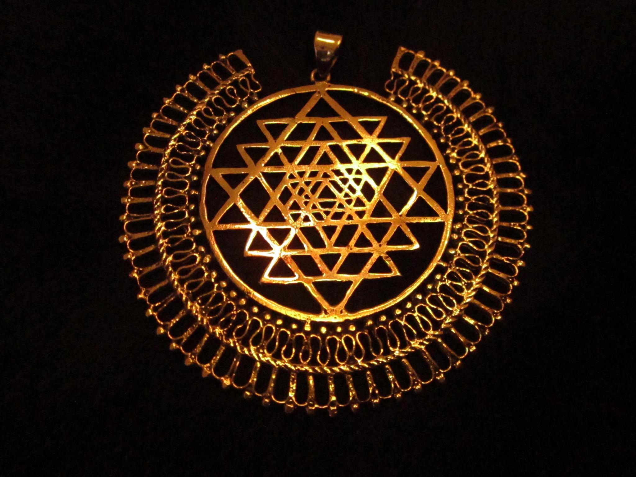 2048x1536 Sri Yantra Portal Pendent