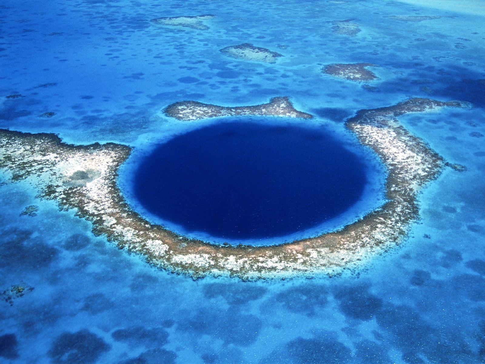 1600x1200 How Do You Top The World's Greatest Blue Hole Dive?