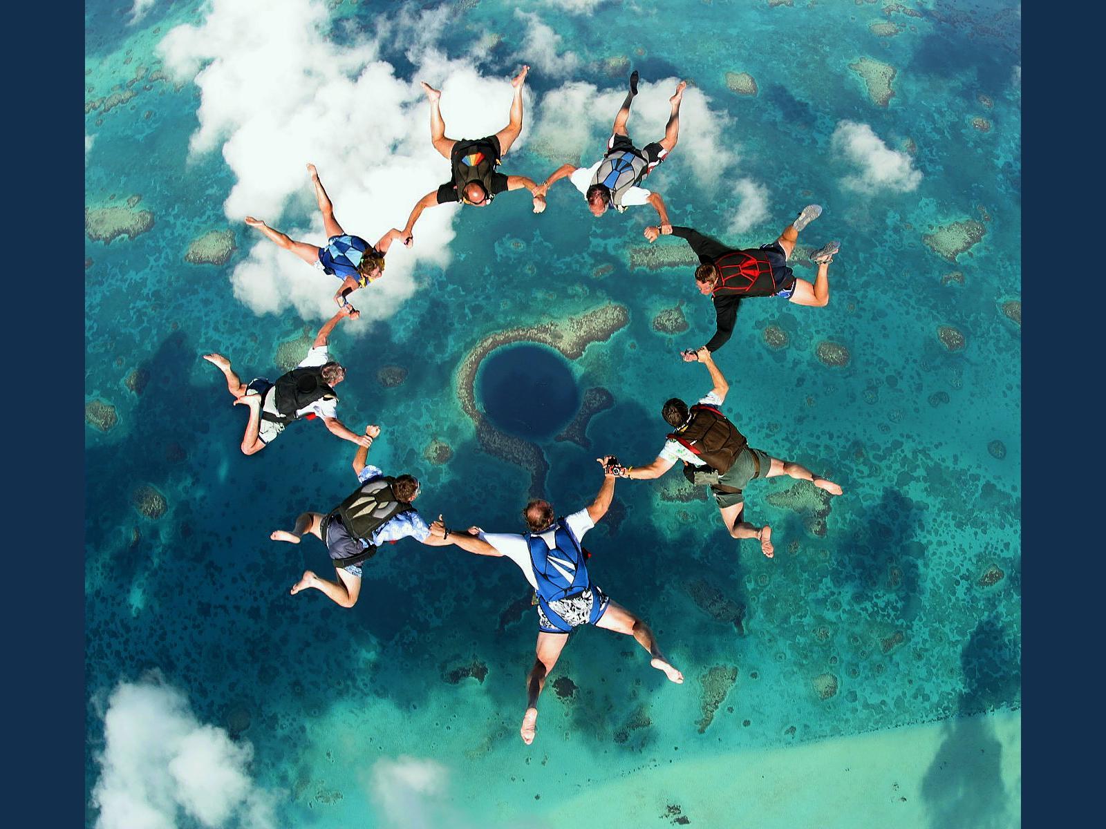1600x1200 Beautiful Photo of the Great Blue Hole of Belize