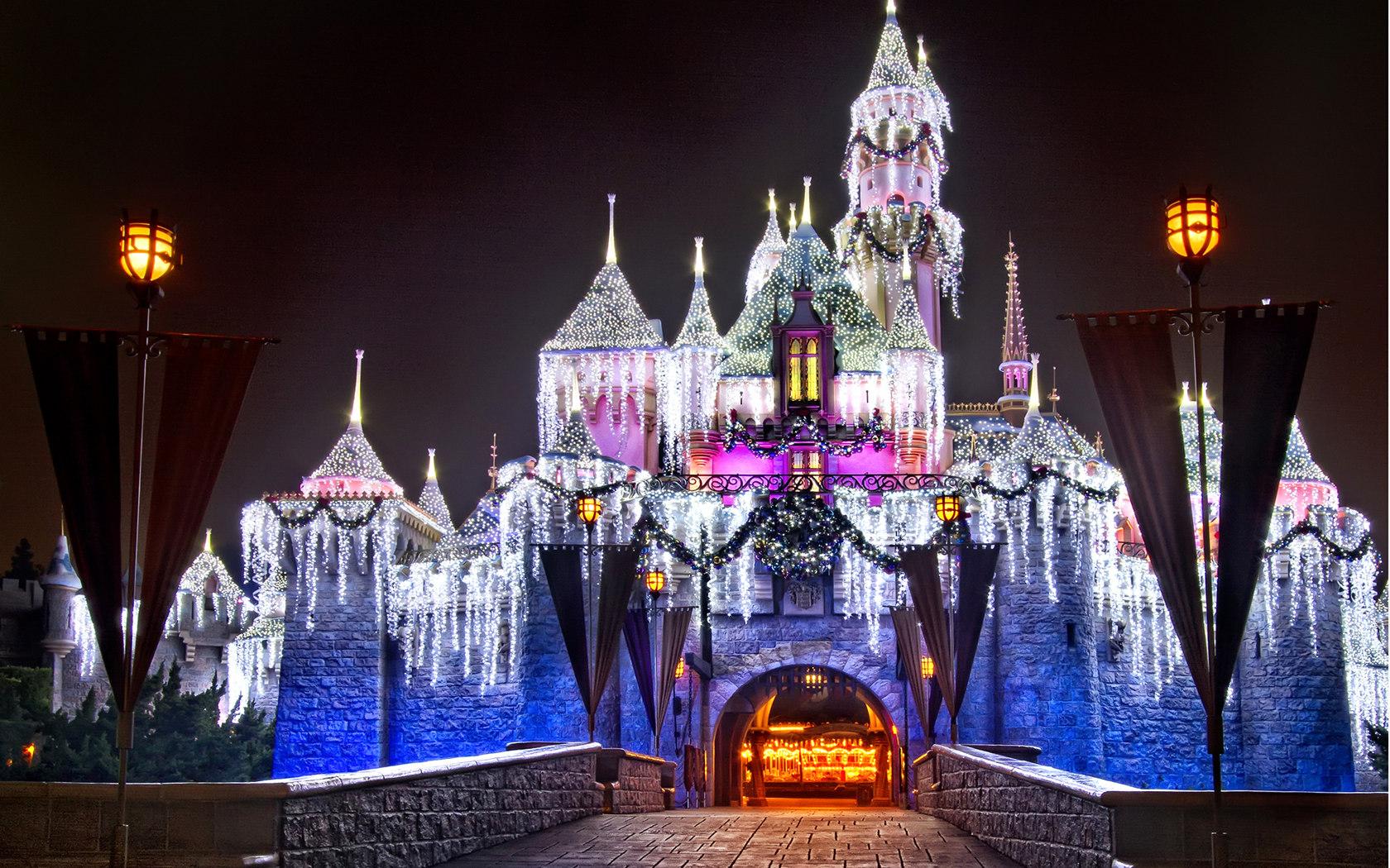 1680x1050 Disneyland Vacations : Disneyland Fantasy Christmas Holidays : Gorgeous Sleeping Beauty Castle Christmas Lightning 545 KB 1680x1050 Wallpaper 21