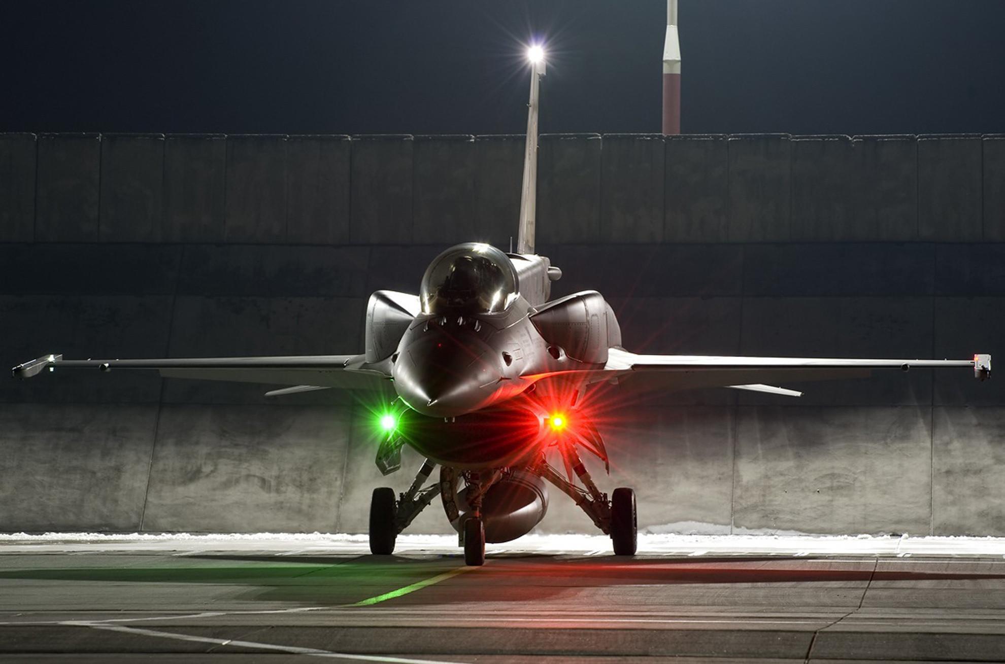 1980x1309 F 16 Pakistan Air Force Wallpaper