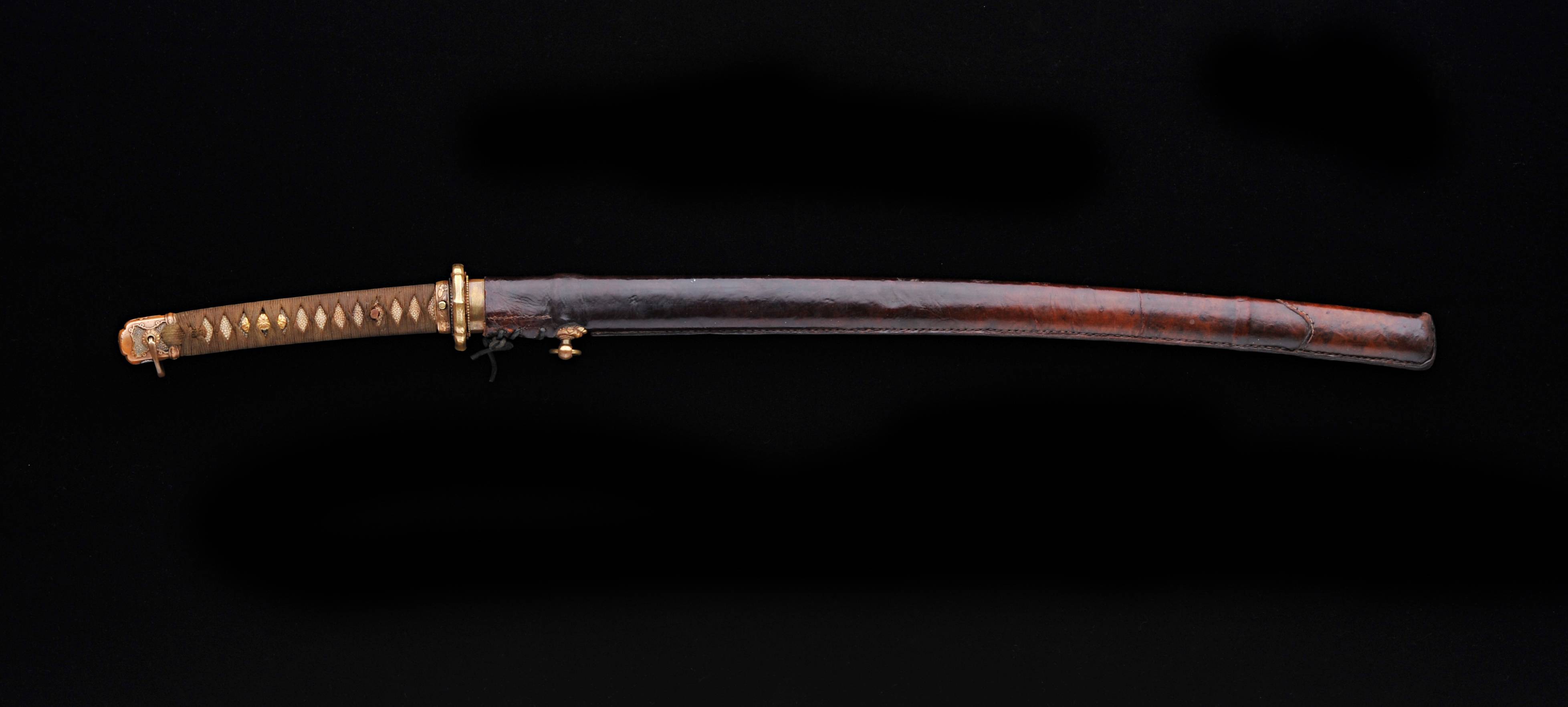 3913x1764 End of Edo Yoshitsugu Katana with WWII Officer's Leather Scabbard (SOLD) « Unique Japan