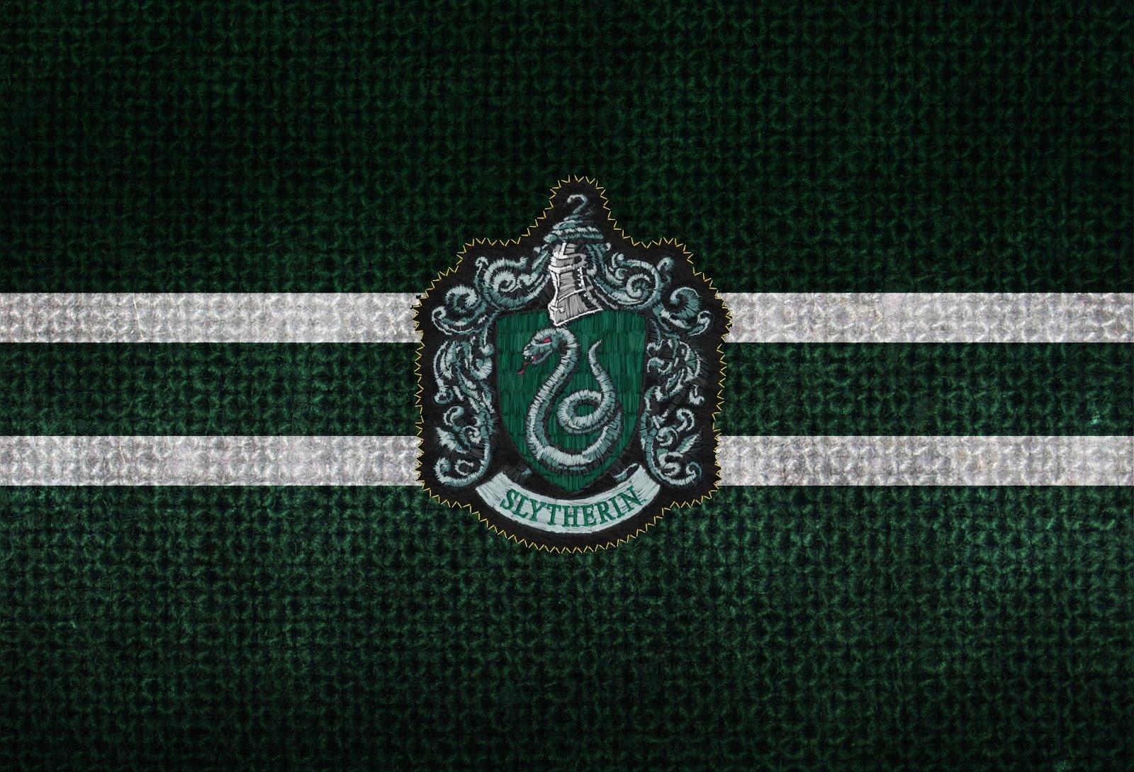1600x1089 HD Slytherin Wallpaper