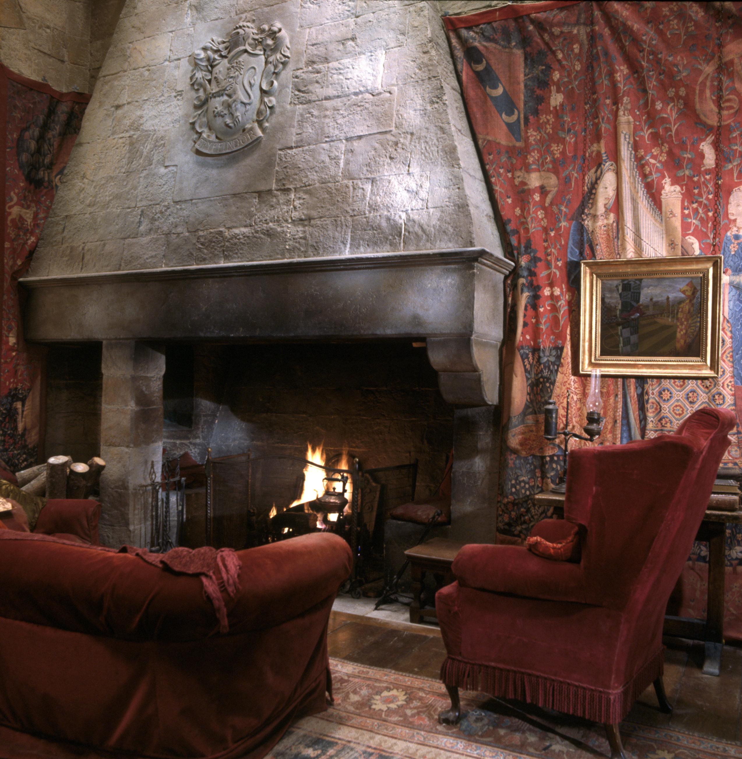 2547x2607 Slytherin Common Room Wallpaper
