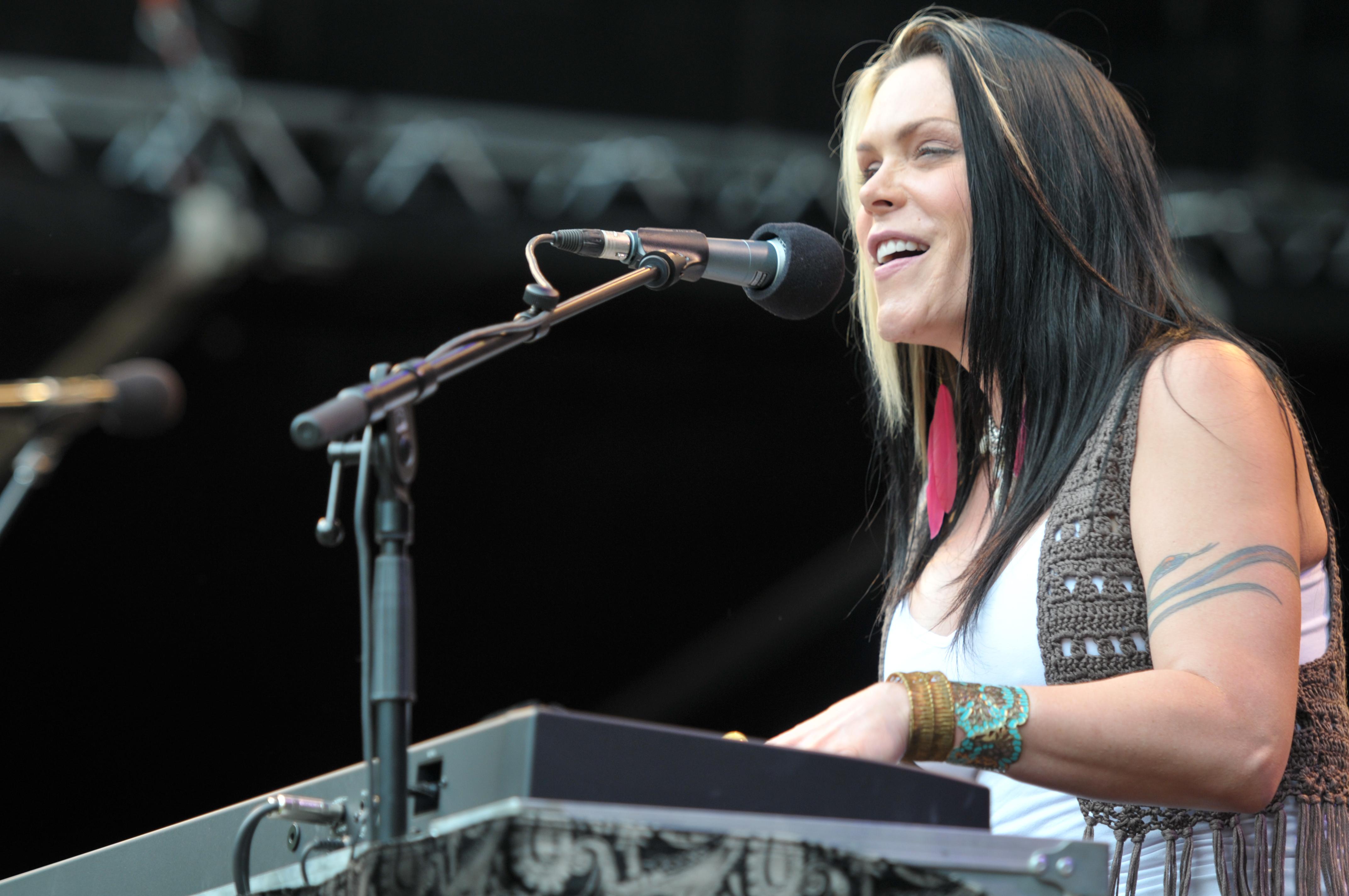 Beth Hart Wallpapers - Top Free Beth Hart Backgrounds - WallpaperAccess