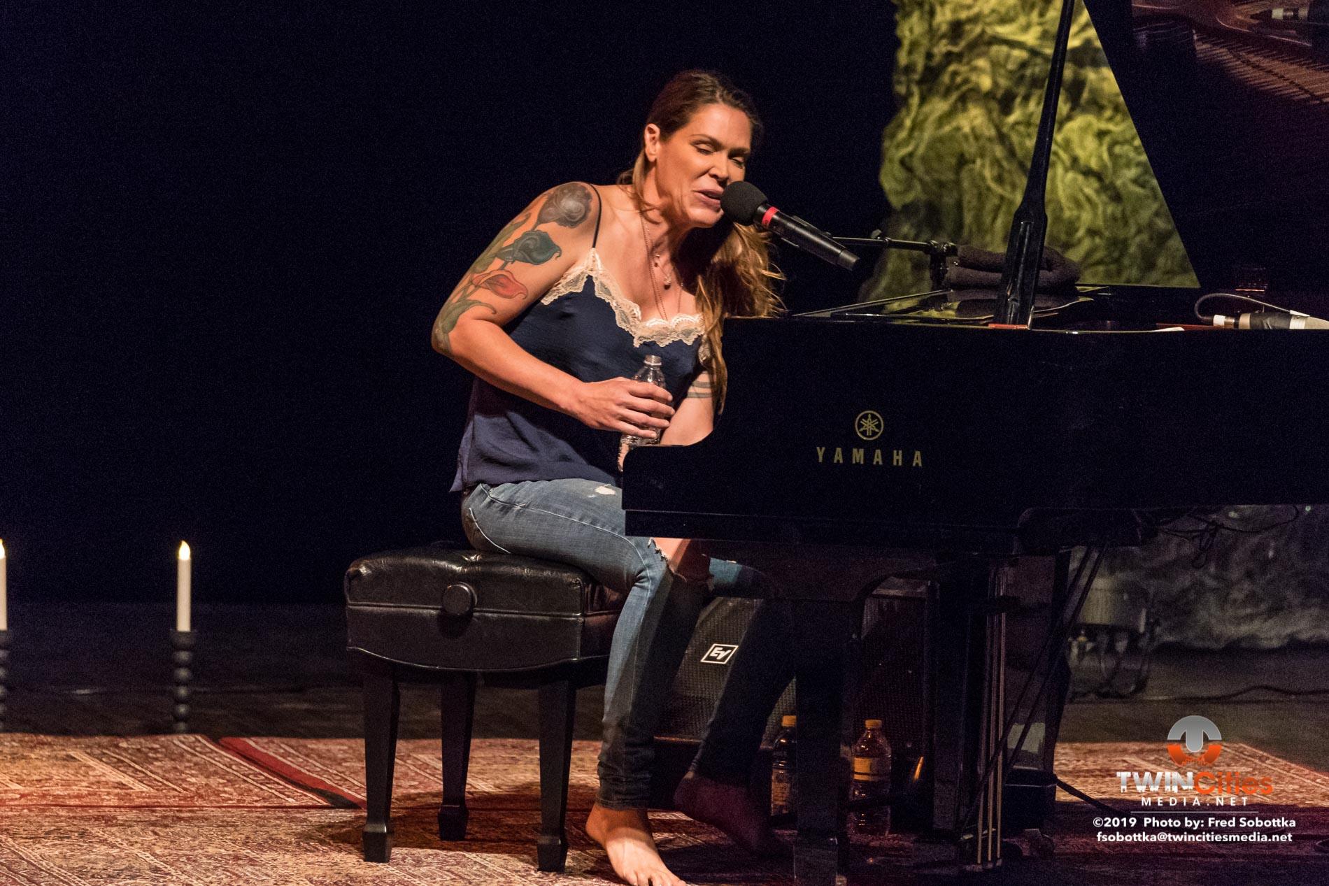1900x1267 Beth Hart Delivers Dose of Emotional Honesty At Pantages