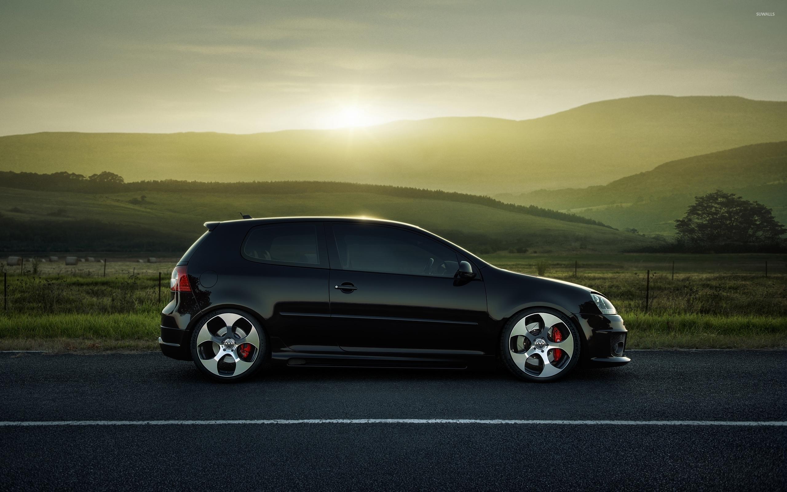 2560x1600 Black Volkswagen Golf Mk5 on the road