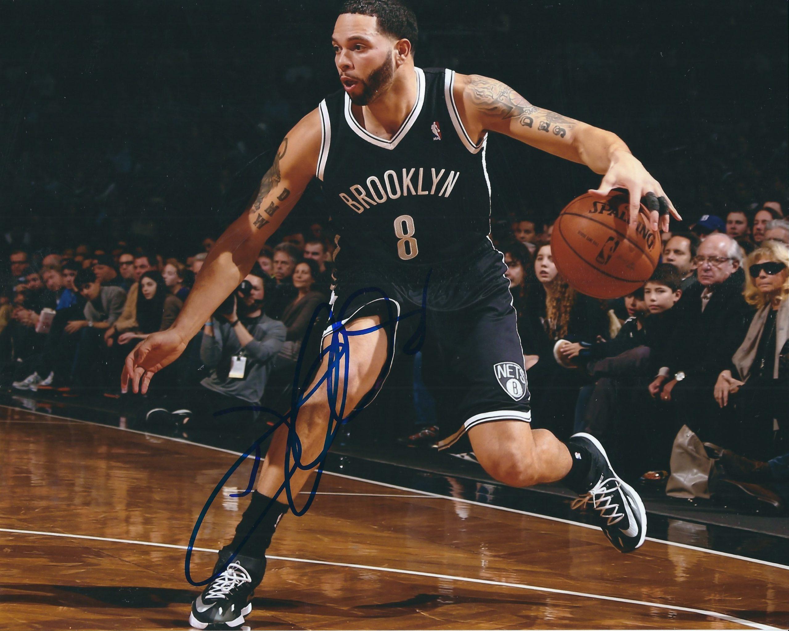2560x2048 Autographed DERON WILLIAMS 8X10 Brooklyn Nets Photo. Main Line Autographs