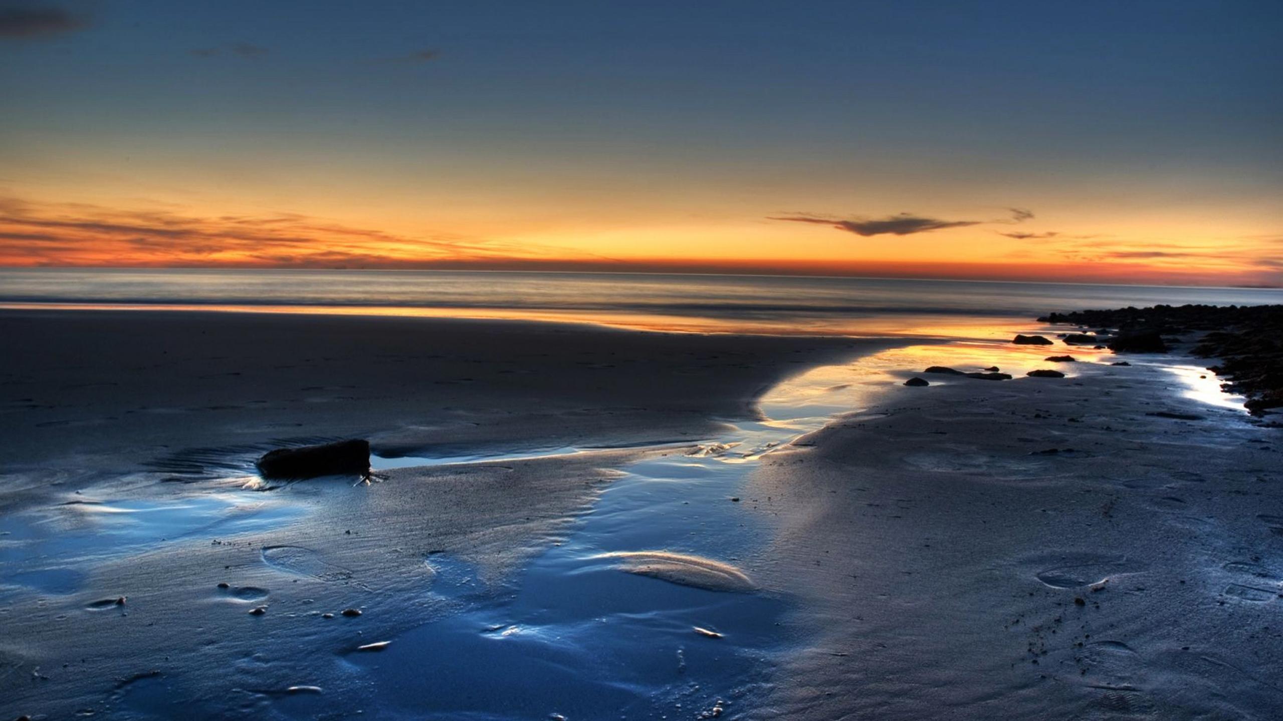 2560x1440 Magnificent sunrise beach wallpaper