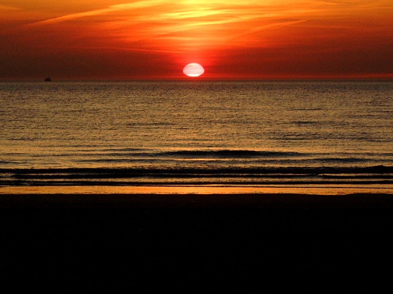 1280x960 Free download Beautiful Sunrise Beach Wallpaper Best HD Wallpaper [1280x960] for your Desktop, Mobile & Tablet. Explore Sunrise Beach Wallpaper. Beach Sunset Wallpaper, Free Windows Wallpaper Sunrises, Sunrise Wallpaper Free Download