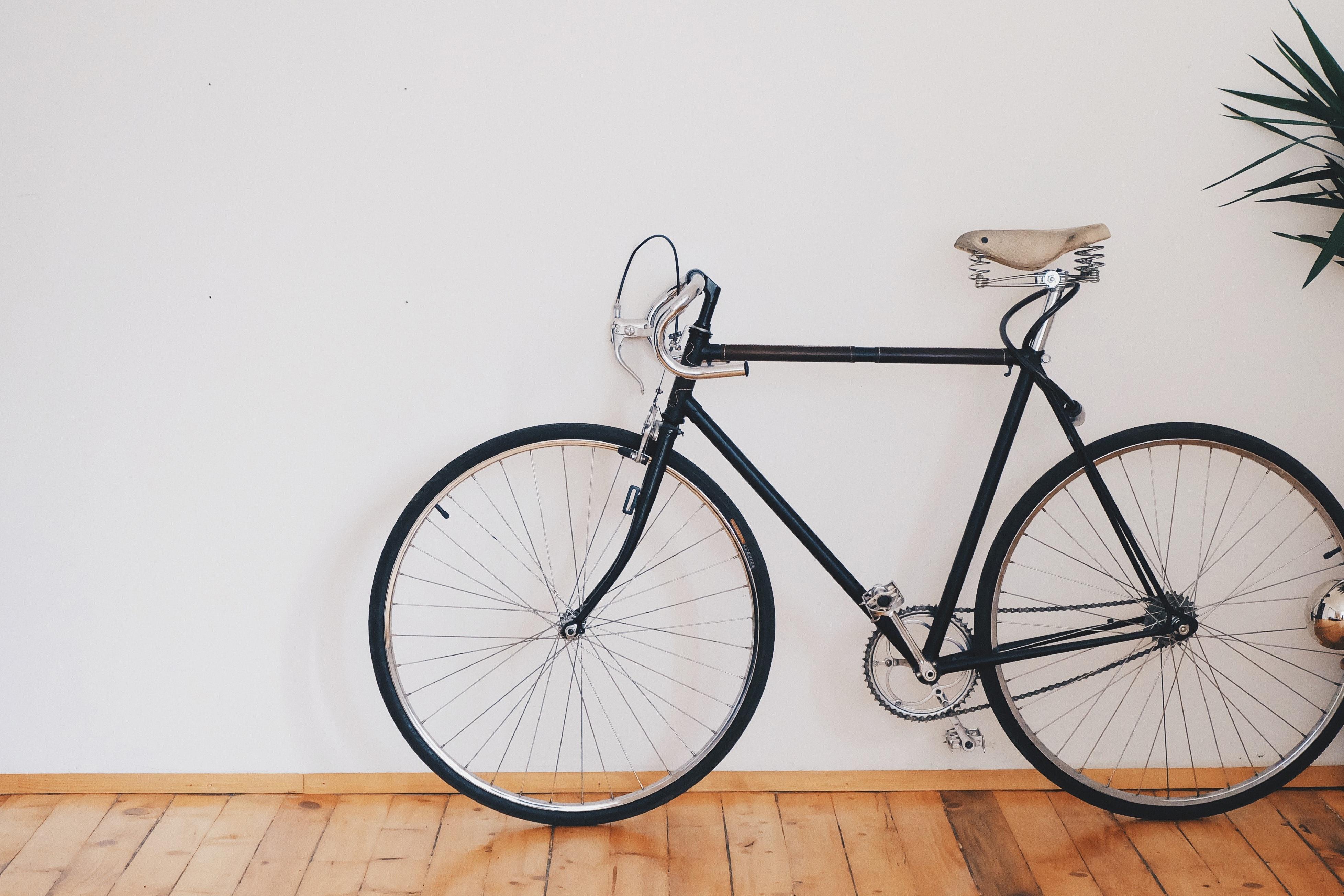 3911x2608 Black Fixed Gear Bike Beside Wall · Free