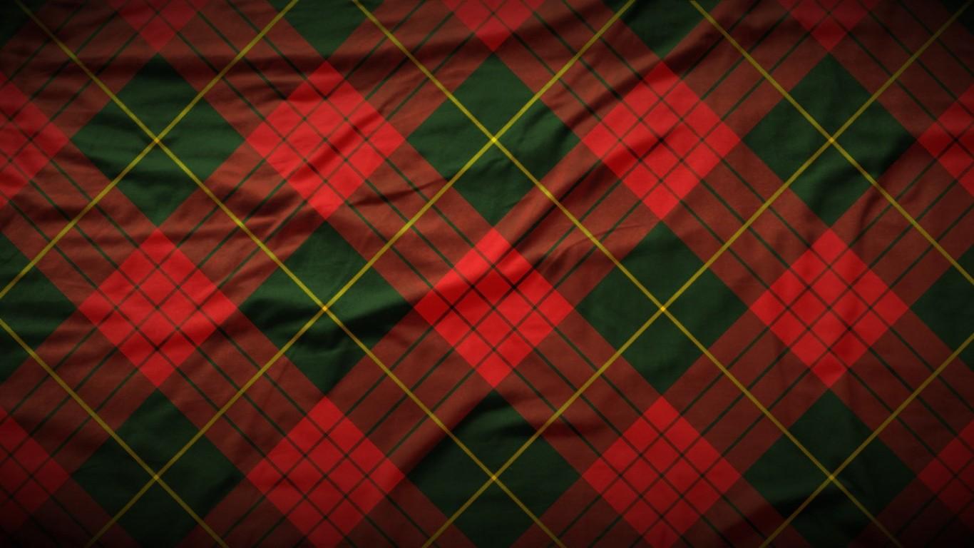1366x768 Red and Green Plaid Wallpaper