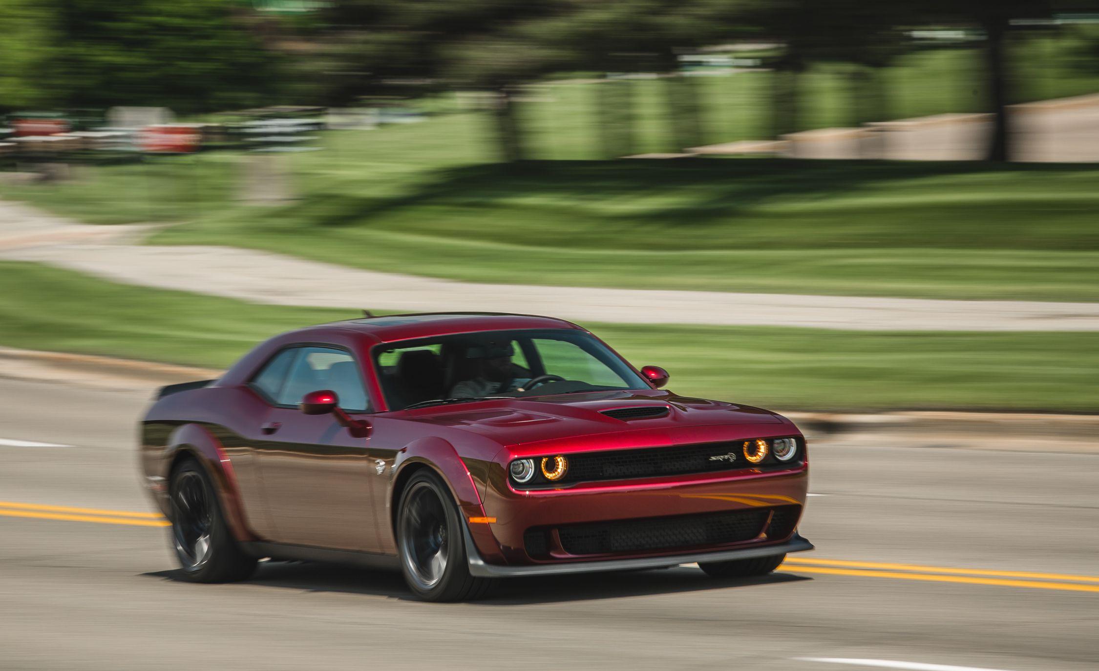 Dodge Challenger srt Hellcat Widebody Octane Red