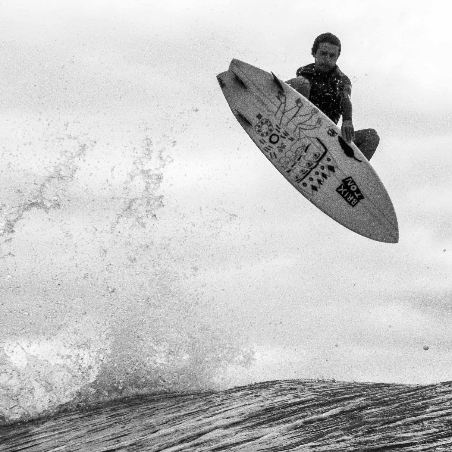1500x1500 Surfing Mag Wallpaper