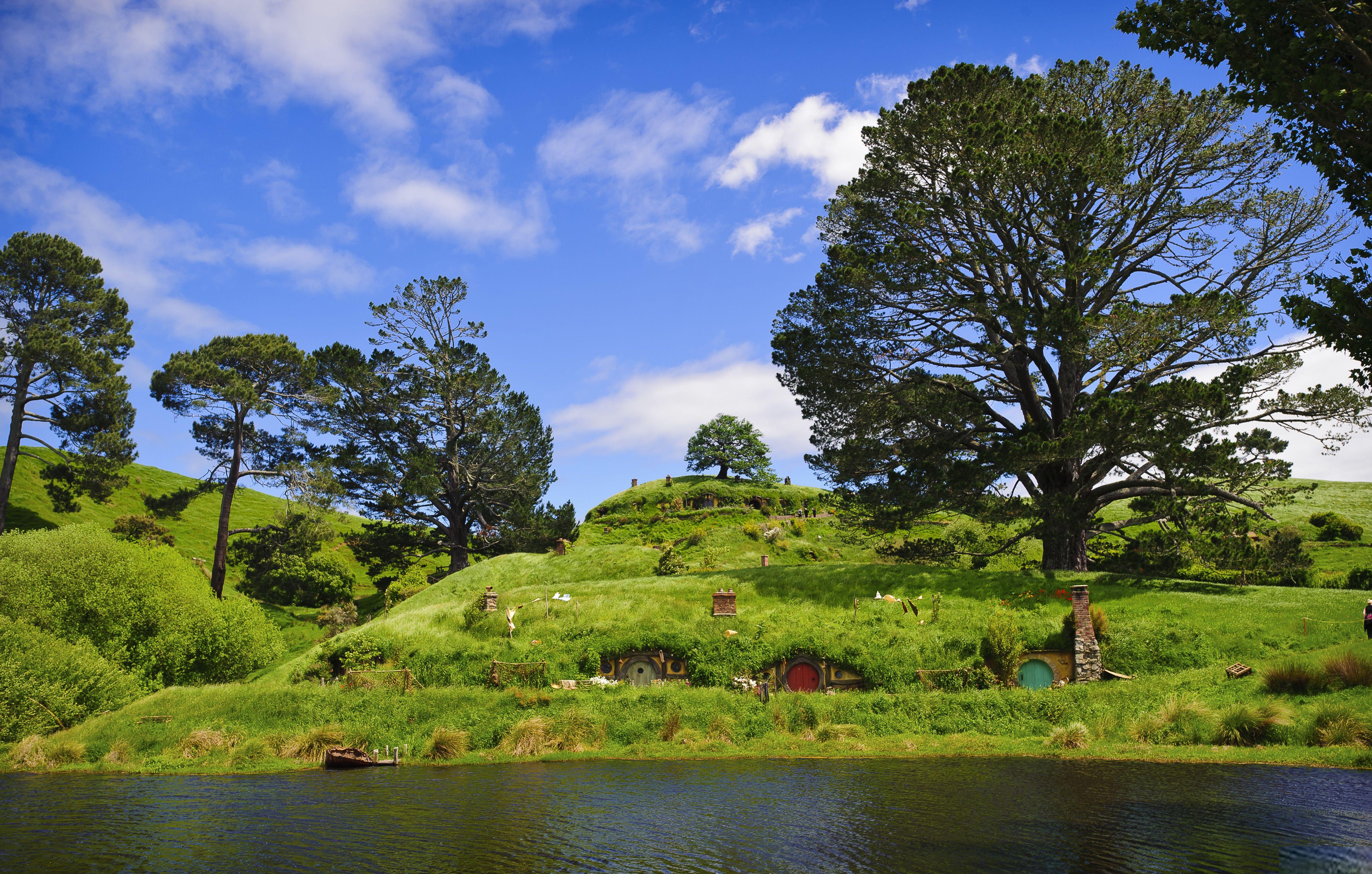 5000x3186 The whole hillside is covered by these homes 4k Ultra HD Wallpaper
