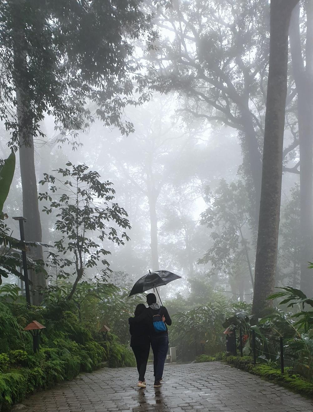 1000x1319 Couple In Rain Picture. Download Free Image