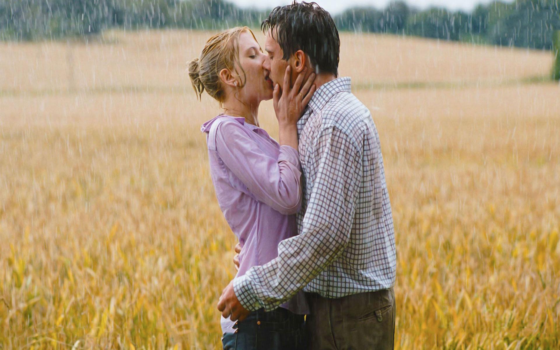 1920x1200 Love Couple's Romance in the Rain Wallpaper