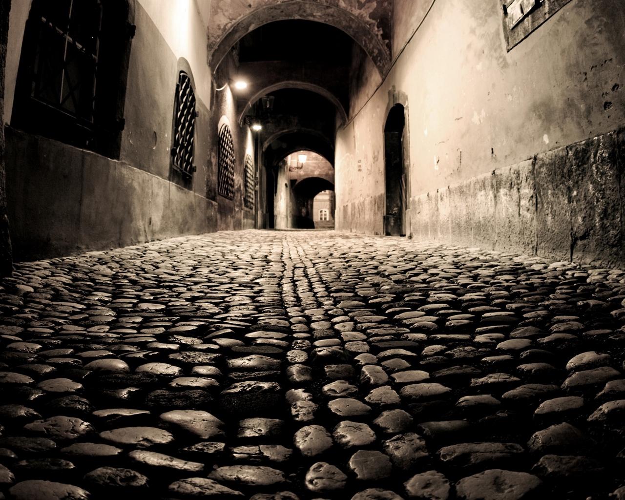 1280x1024 Victorian London Cobbled Street