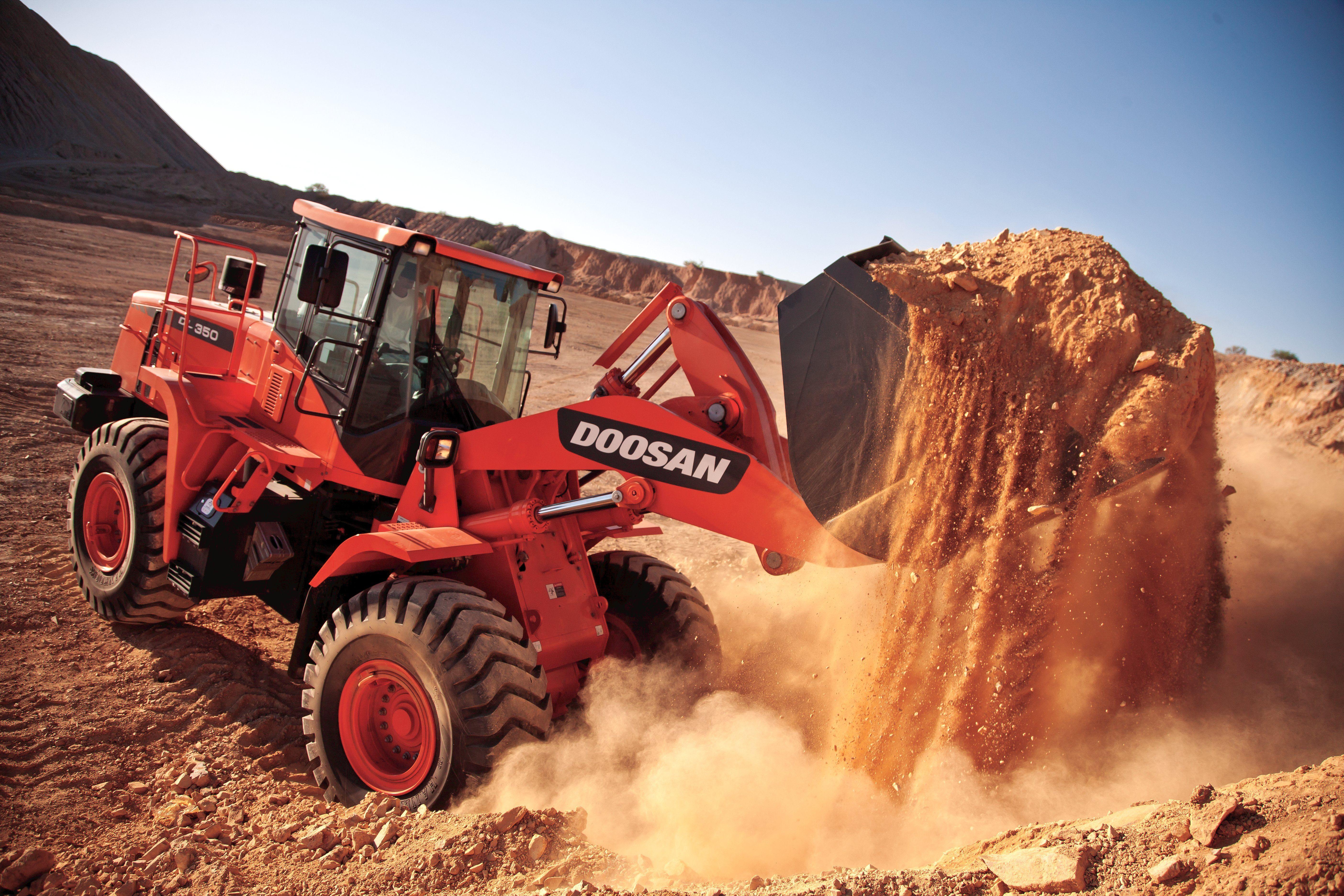 5616x3744 Doosan D350 Wheel Loader