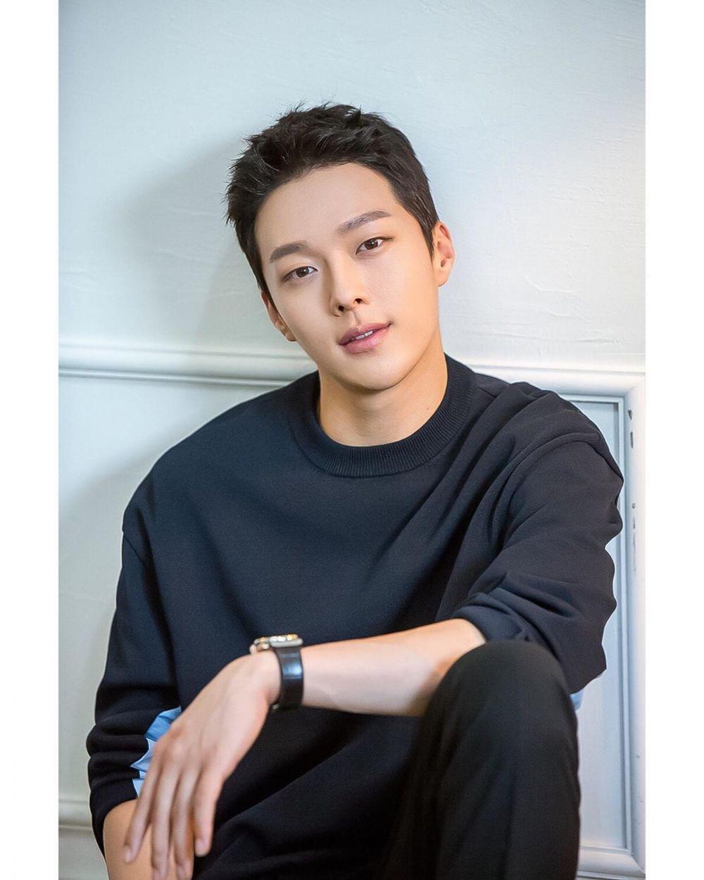 1000x1250 Jang Ki Yong Wallpaper